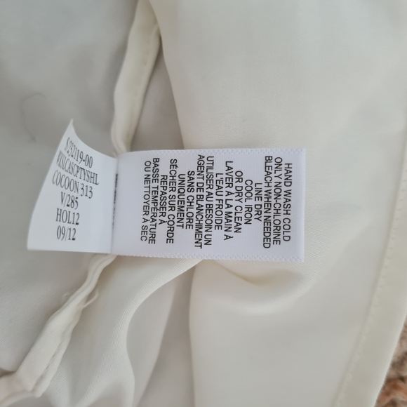 BANANA REPUBLIC silk blend ruffle detail cream blouse size 10 - Picture 7 of 7